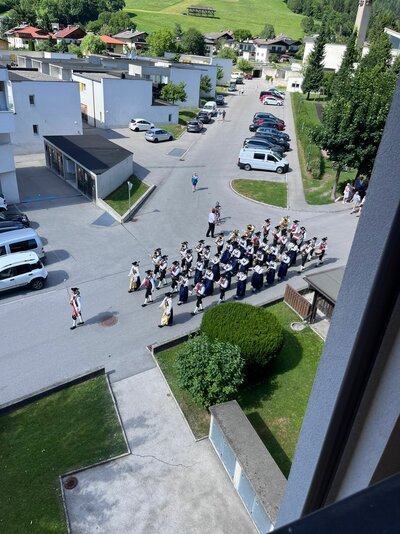 2025 30 Jahre Markterhebungsfest Umzug durch die Gemeinde