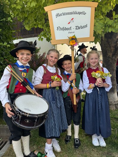 2025 30 Jahre Markterhebungsfest Umzug durch die Gemeinde