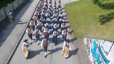 2025 30 Jahre Markterhebungsfest Umzug durch die Gemeinde