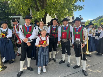 2025 30 Jahre Markterhebungsfest Umzug durch die Gemeinde