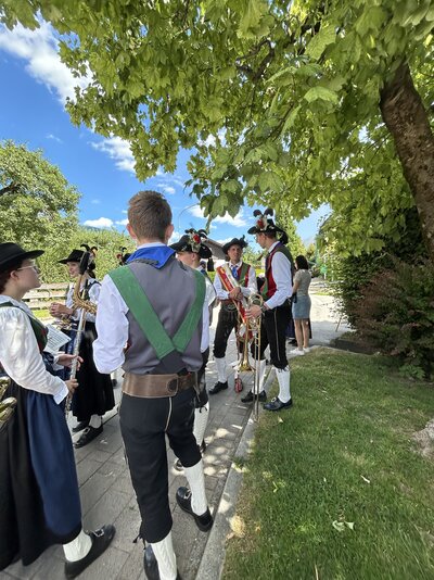 2025 30 Jahre Markterhebungsfest Umzug durch die Gemeinde