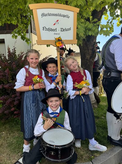 2025 30 Jahre Markterhebungsfest Umzug durch die Gemeinde