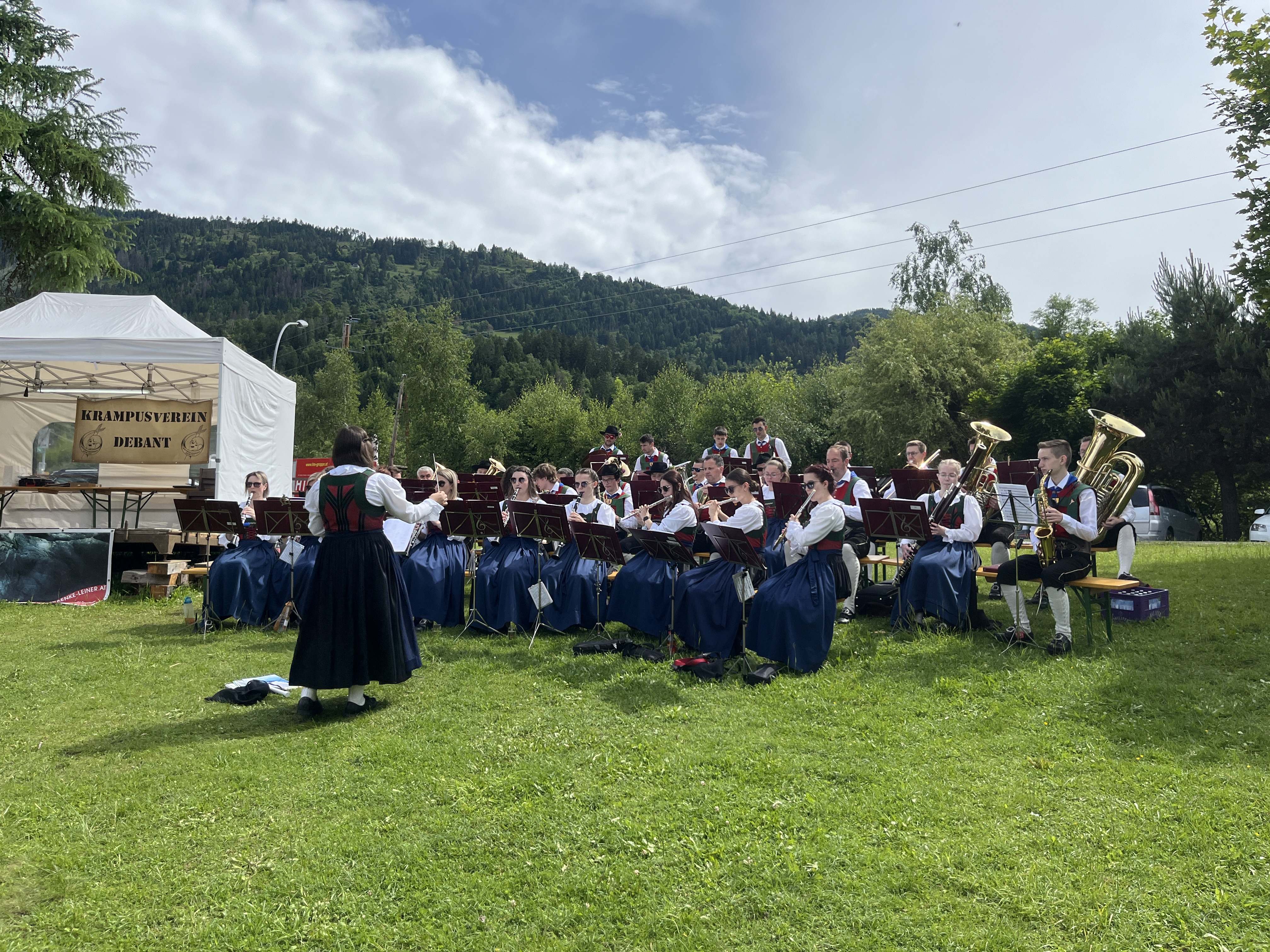 Maibaumversteigerung Debant mit Frühschoppen